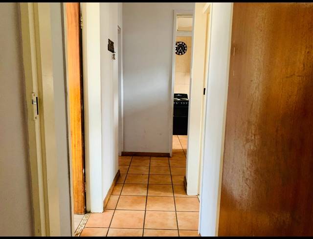 2 BEDROOM FLAT FOR SALE IN VANDERBIJLPARK CE 1